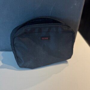 Tumi Small Black Amenity Bag – Delta First Class Exclusive